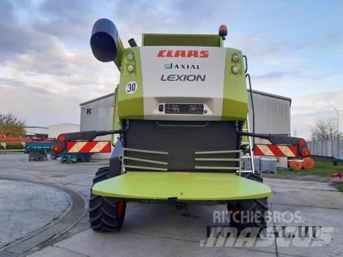 CLAAS Lexion 670 Moissonneuse batteuse