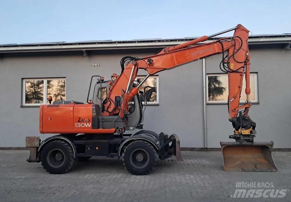 Hitachi ZX 130 W Pelle sur pneus