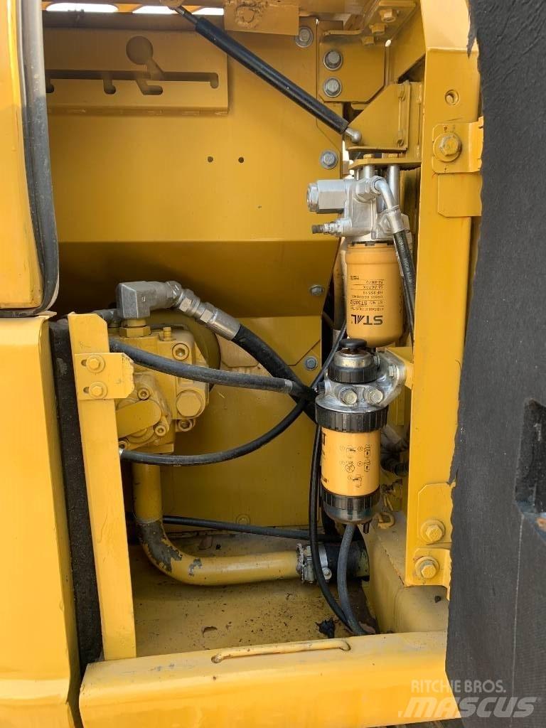 CAT 307D Pelle sur chenilles