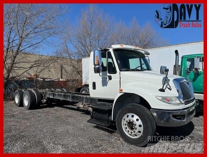 International 4400 Camion plateau