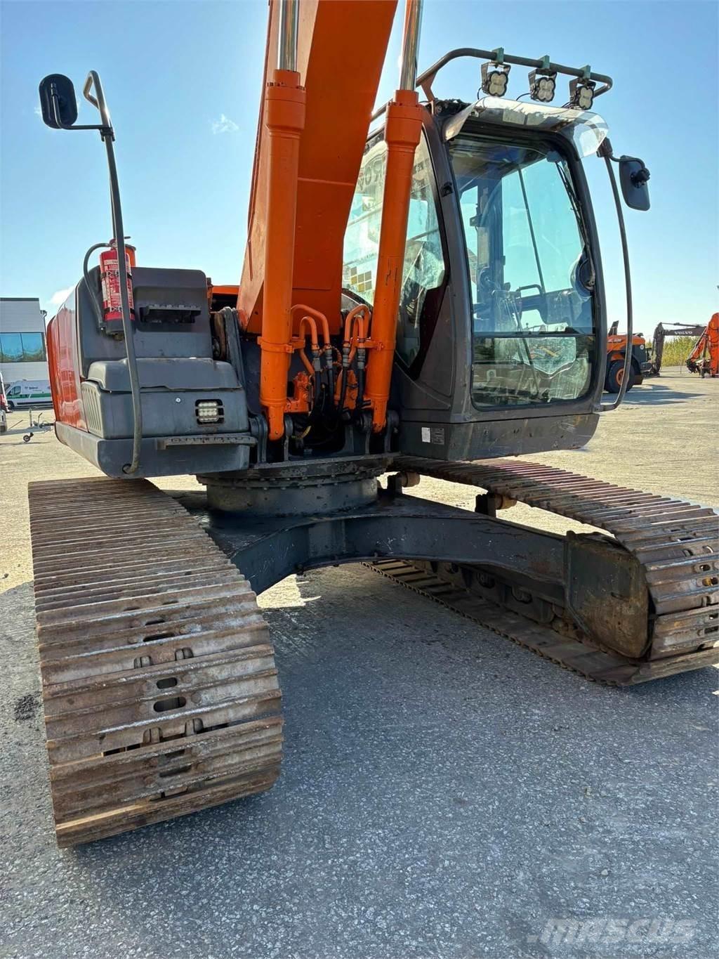 Hitachi ZX210LC-3 Pelle longue portée