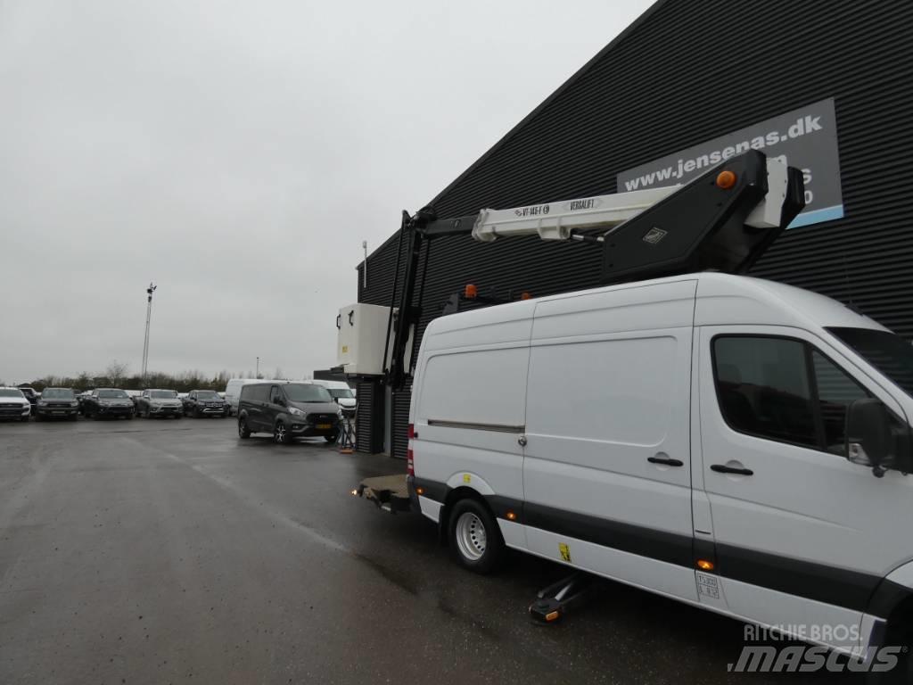 Mercedes-Benz 516 Camion plateau ridelle avec grue