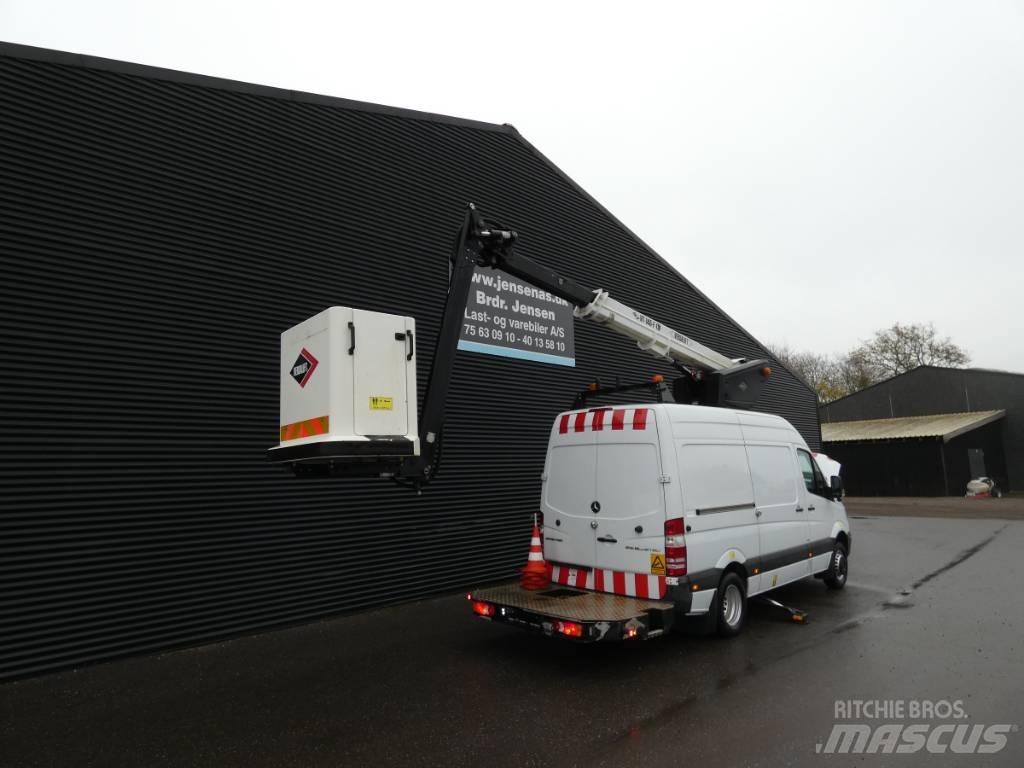 Mercedes-Benz 516 Camion plateau ridelle avec grue
