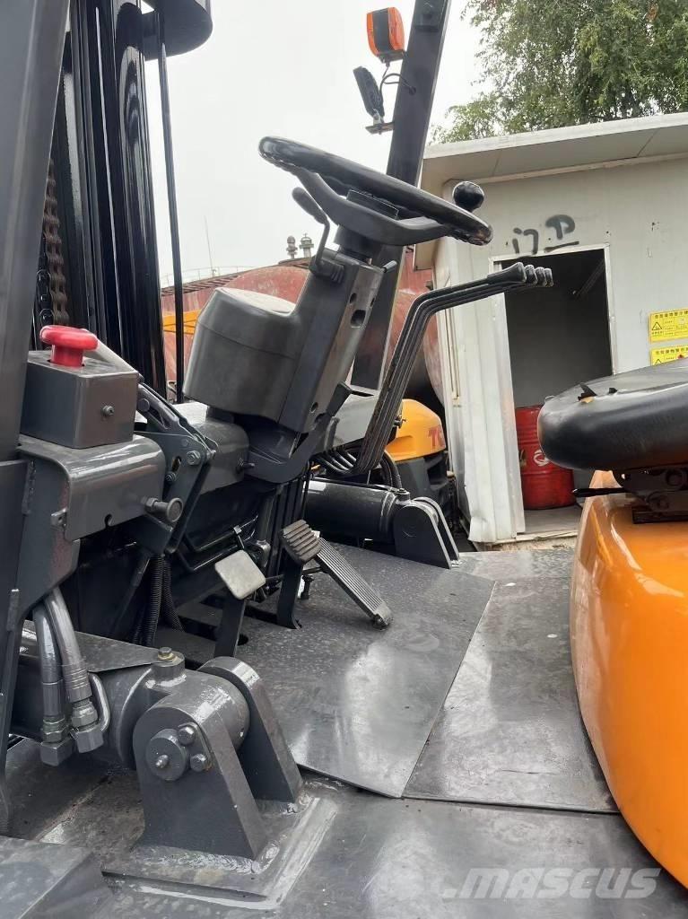 TCM FD 100 Chariots diesel