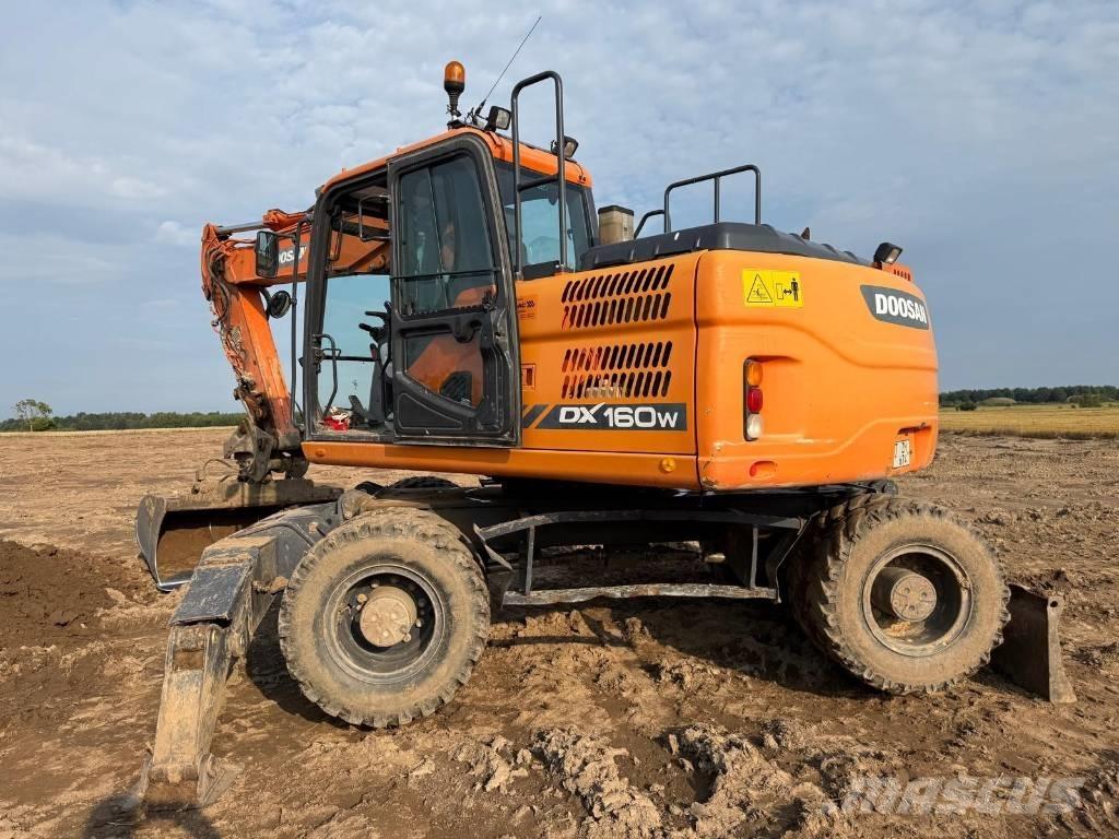 Doosan DX 160 W-3 Pelle sur pneus