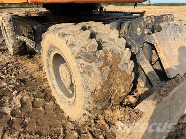 Doosan DX 160 W-3 Pelle sur pneus