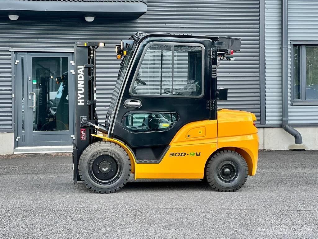 Hyundai 30D-9V Chariots diesel
