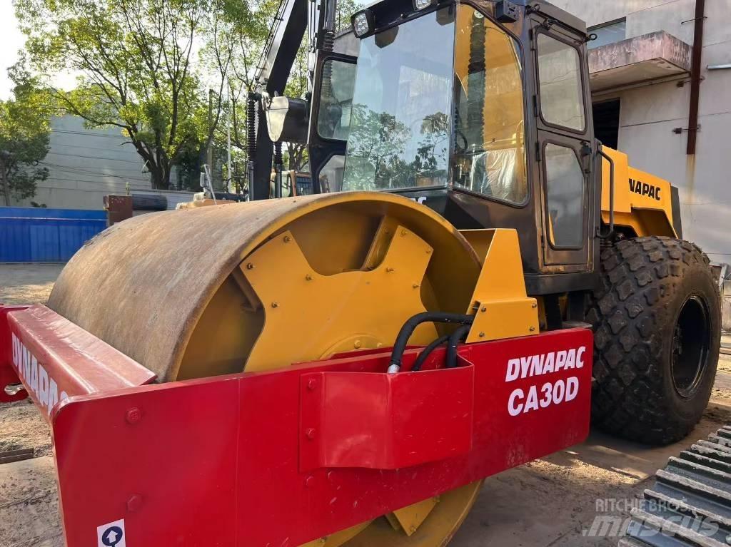 Dynapac CA 30 D Rouleaux monocylindre