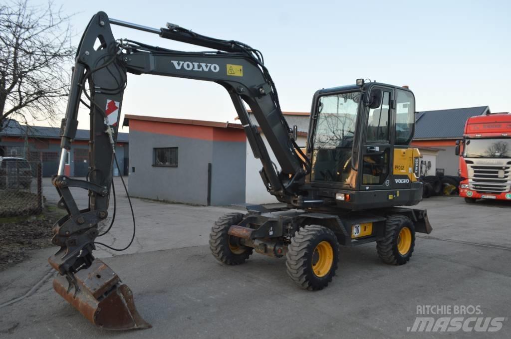 Volvo EW 60 E Pelle sur pneus