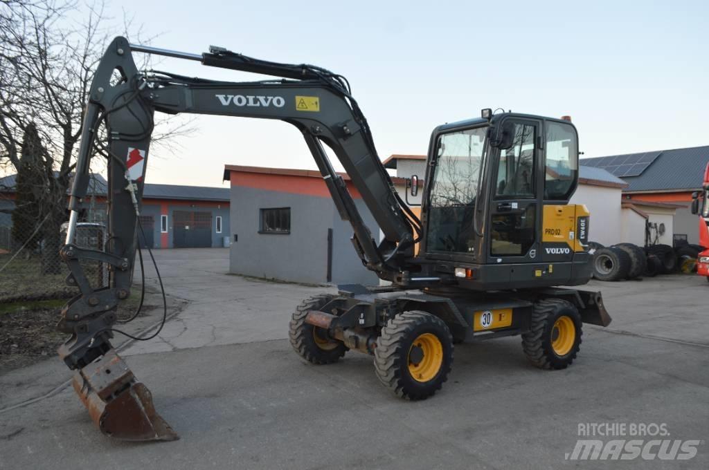 Volvo EW 60 E Pelle sur pneus