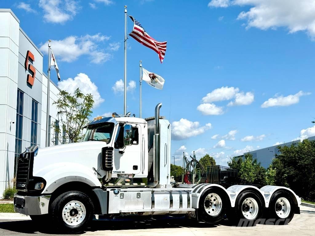 Mack Titan TD 713 Tracteur routier
