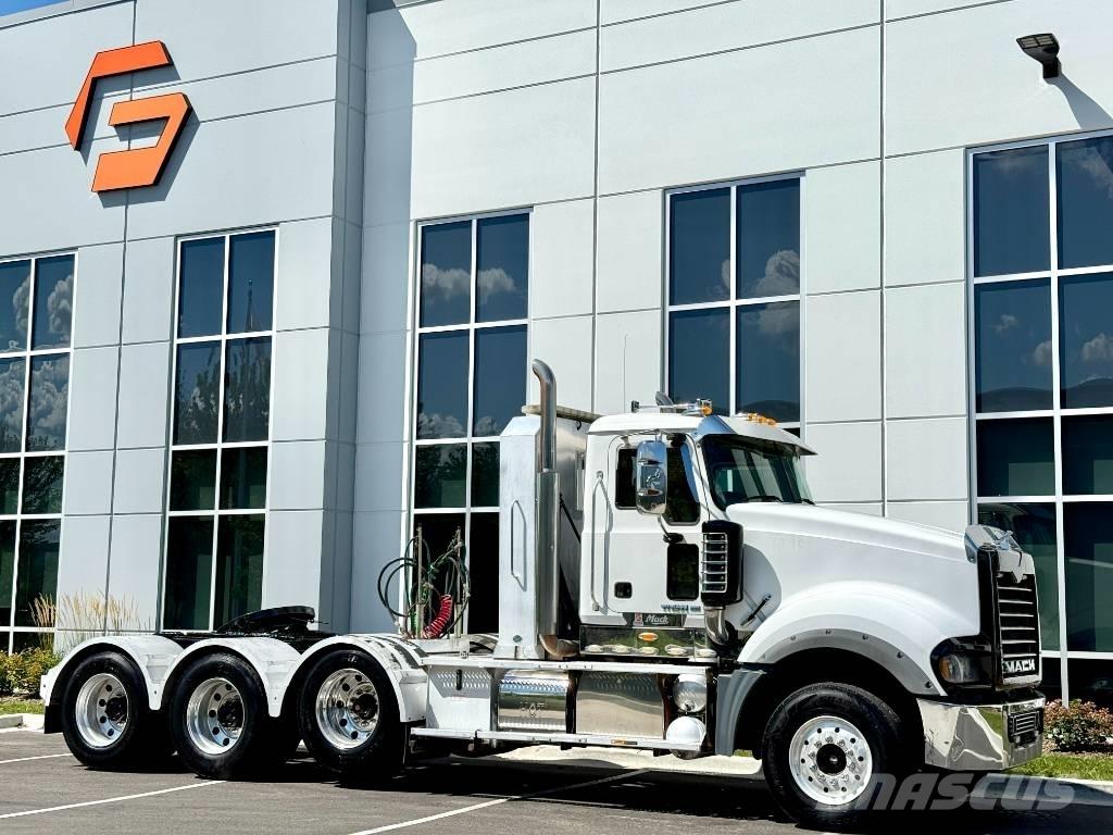 Mack Titan TD 713 Tracteur routier