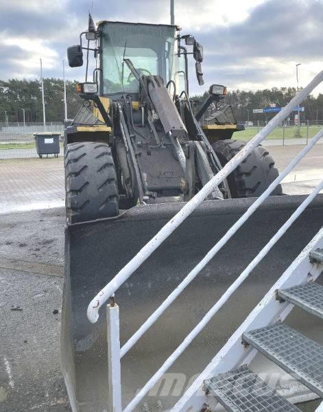 Komatsu WA 200 PT-5 Chargeuse sur pneus