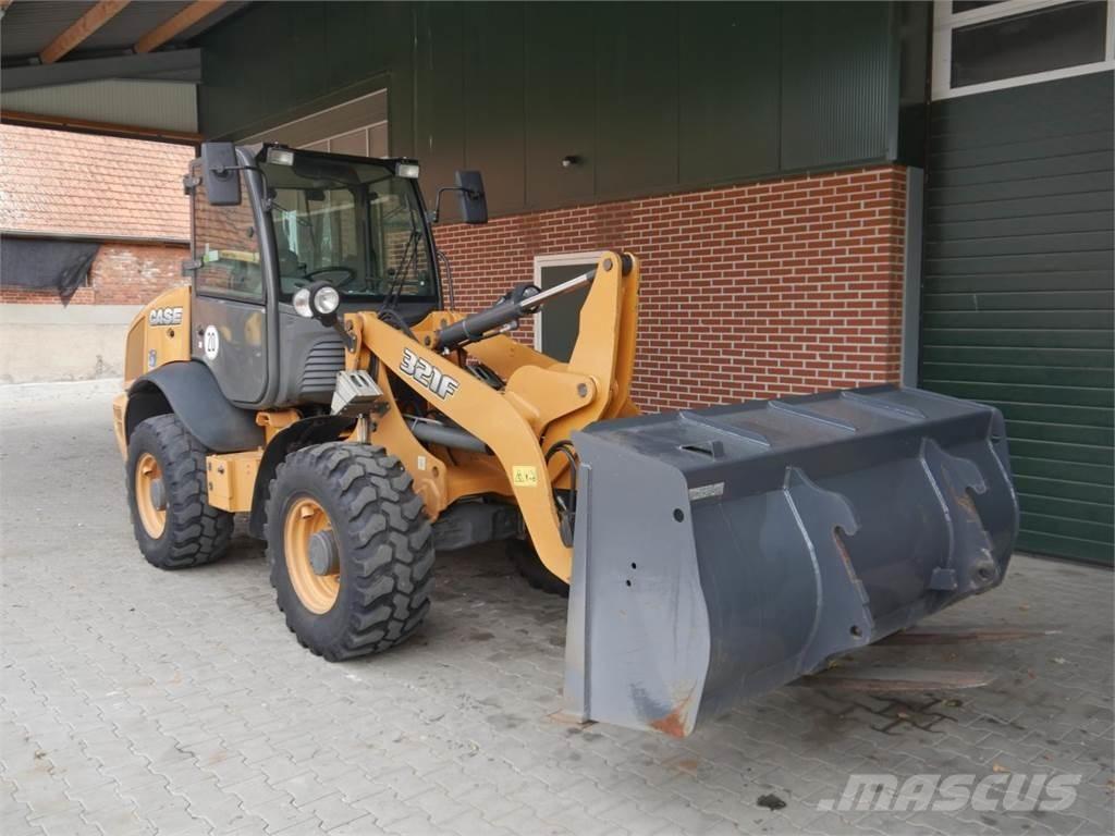 Case IH 321F Chargeuse sur pneus
