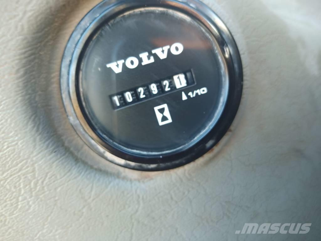 Volvo EWR 150 E Pelle sur pneus