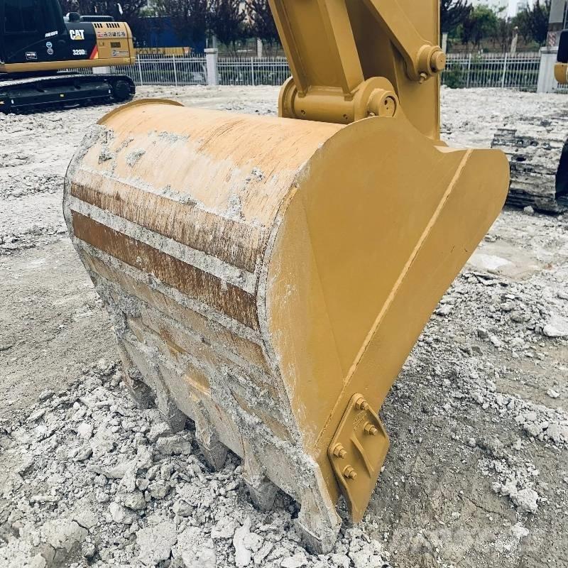 CAT 320 D Pelle sur chenilles