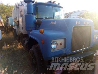 Mack R 600 Camion benne