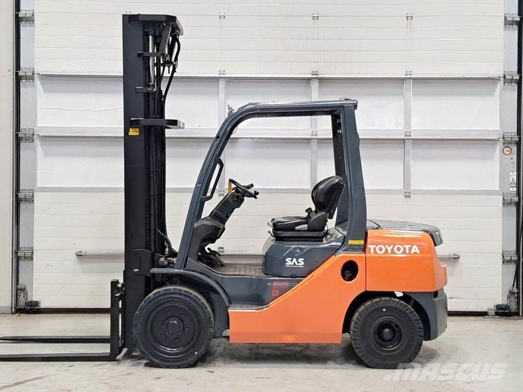 Toyota 02-8FDF30 Chariots diesel