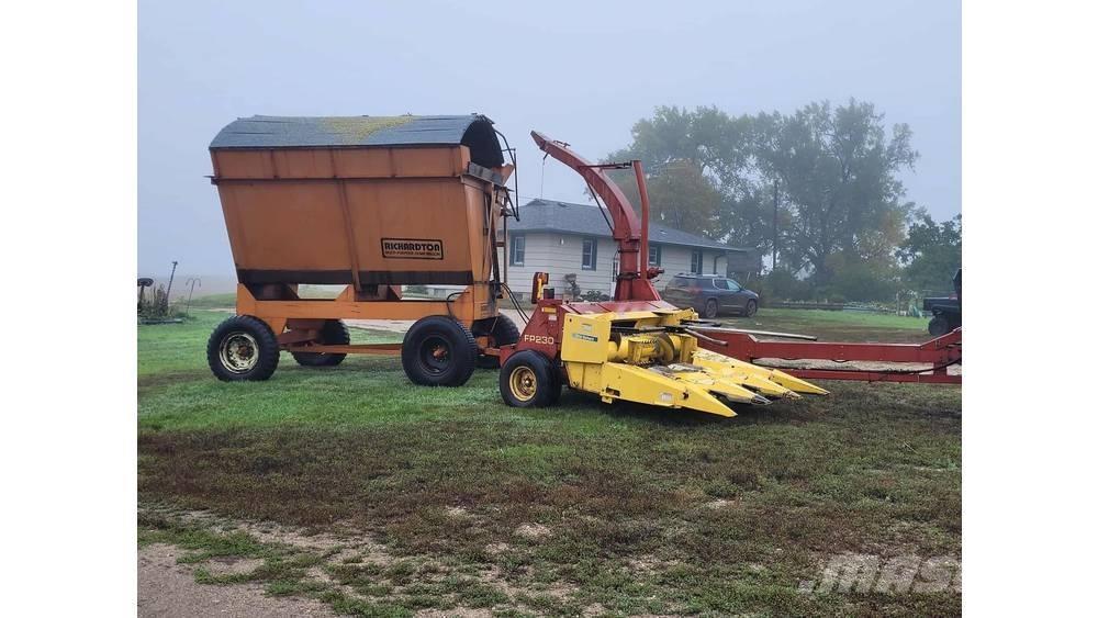 New Holland FP230 Ensileuse occasion