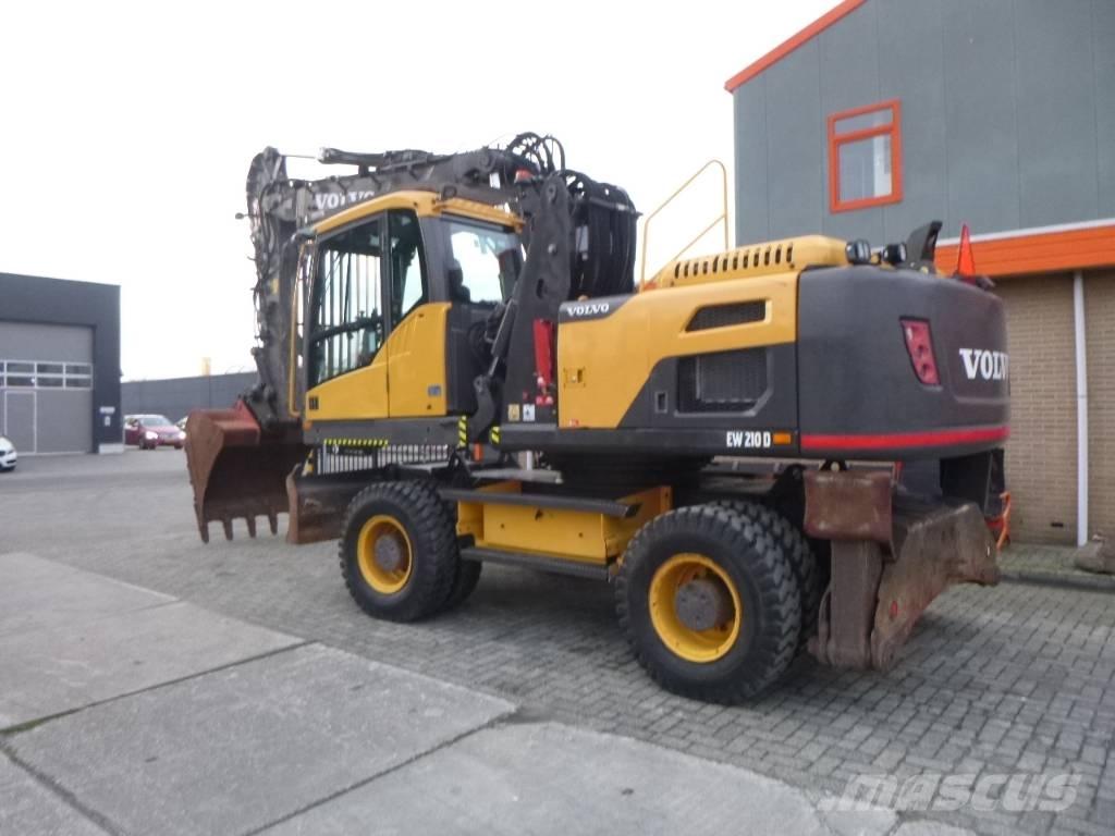 Volvo EW 210 D Pelle sur pneus