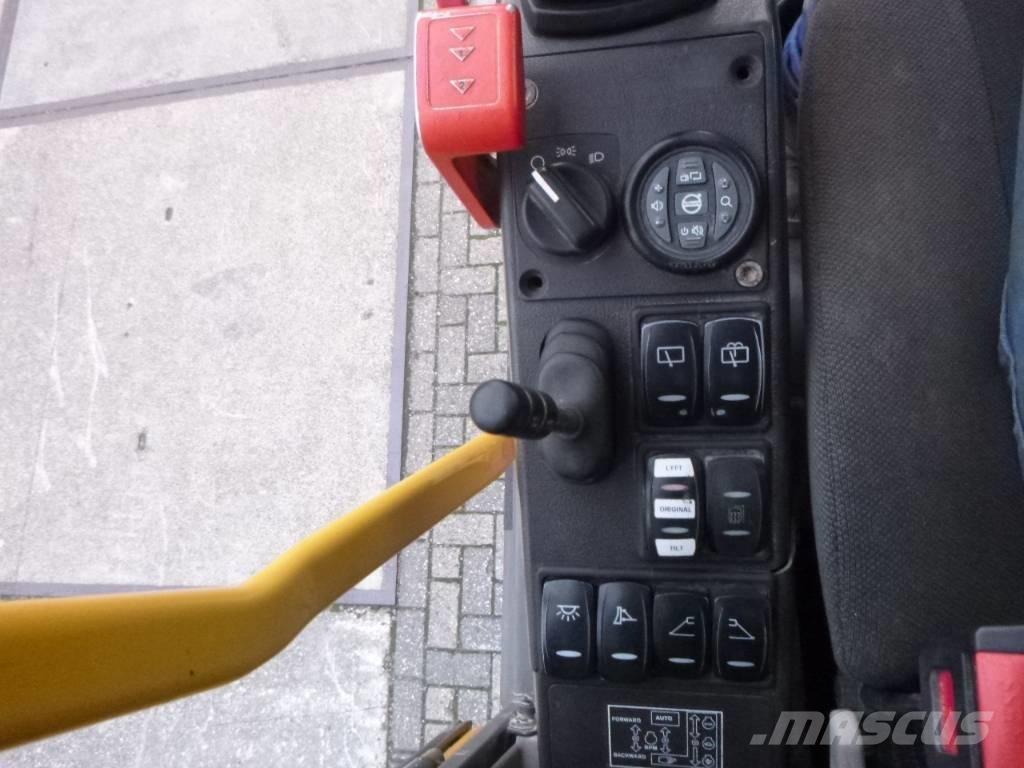 Volvo EW 210 D Pelle sur pneus