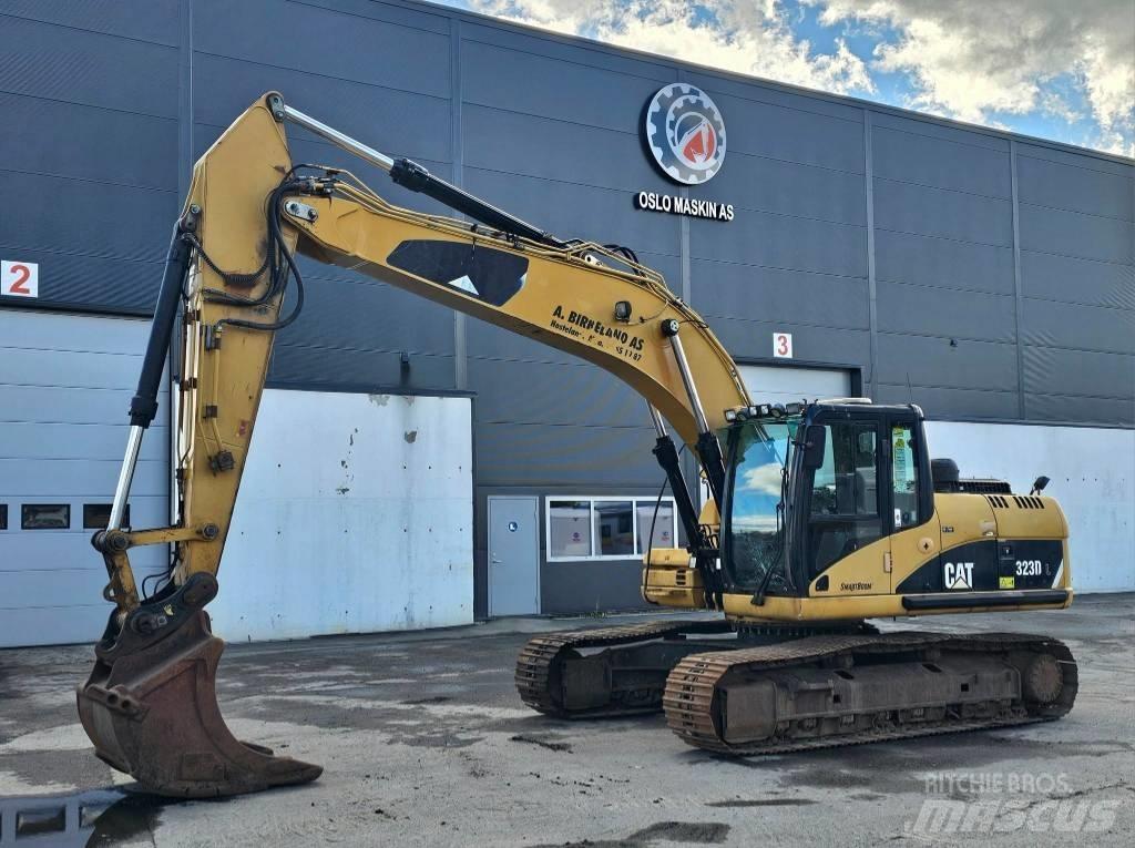 CAT 323 D L Pelle sur chenilles