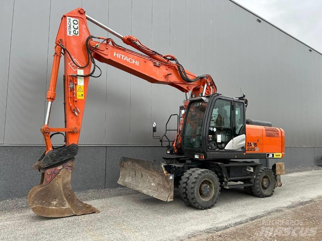 Hitachi ZX220W-5B Pelle sur pneus