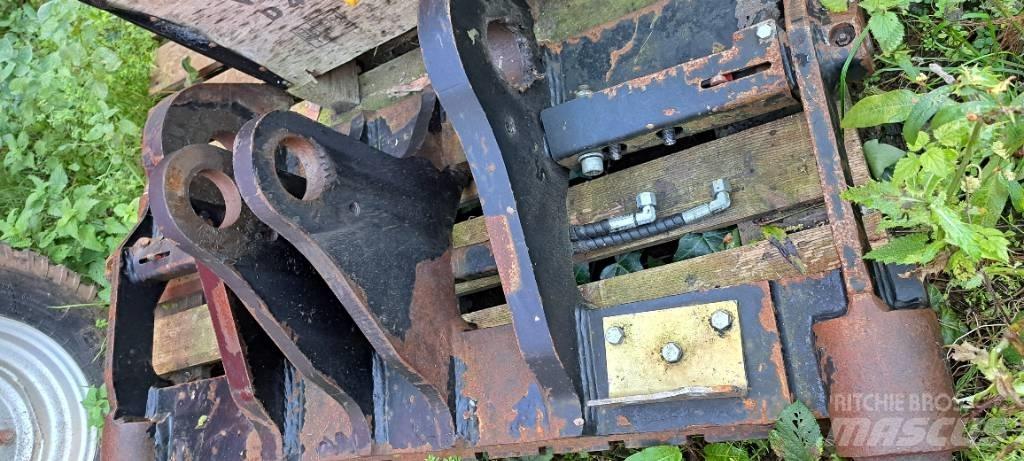 JCB TM320 PIN CONE Autres équipements de chargement et de levage