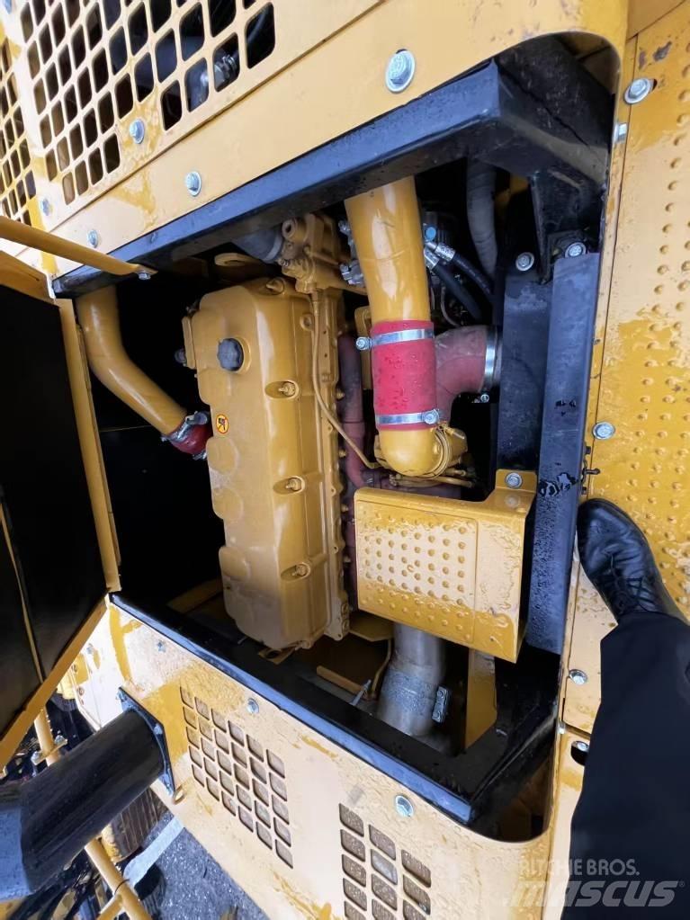 CAT 349 D2 Pelle sur chenilles