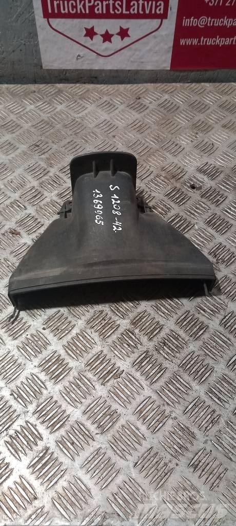 Scania 94 D.   1369965 Cabines