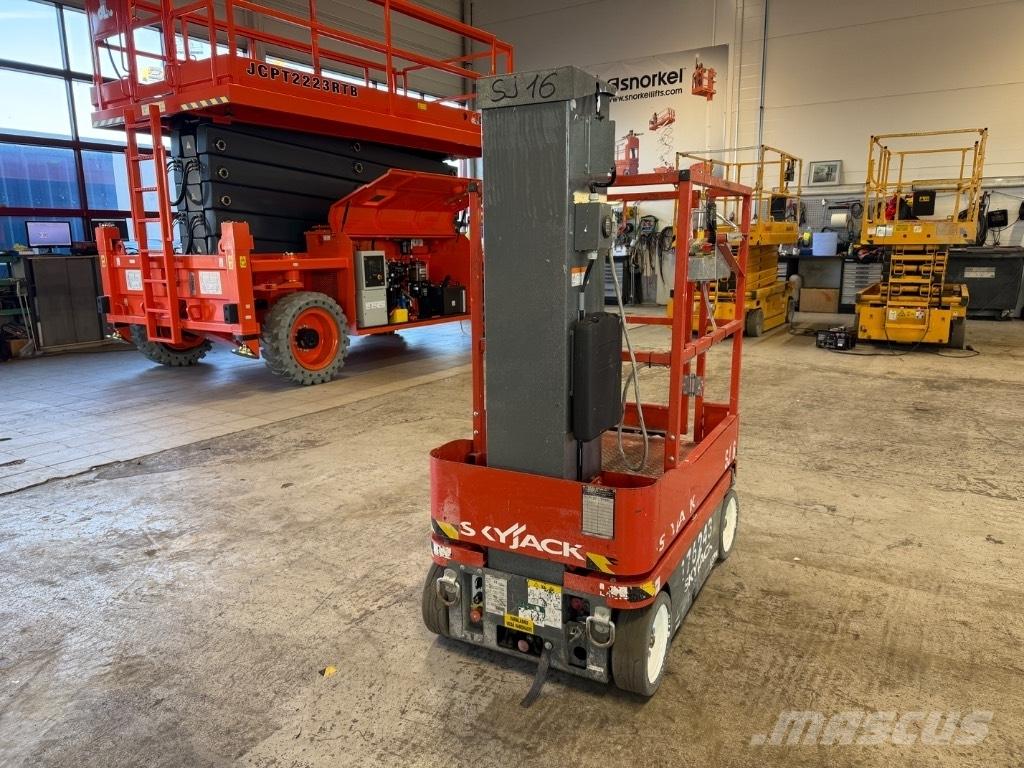 SkyJack SJ 16 Mât vertical