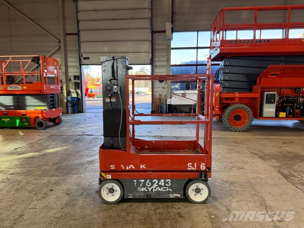 SkyJack SJ 16 Mât vertical