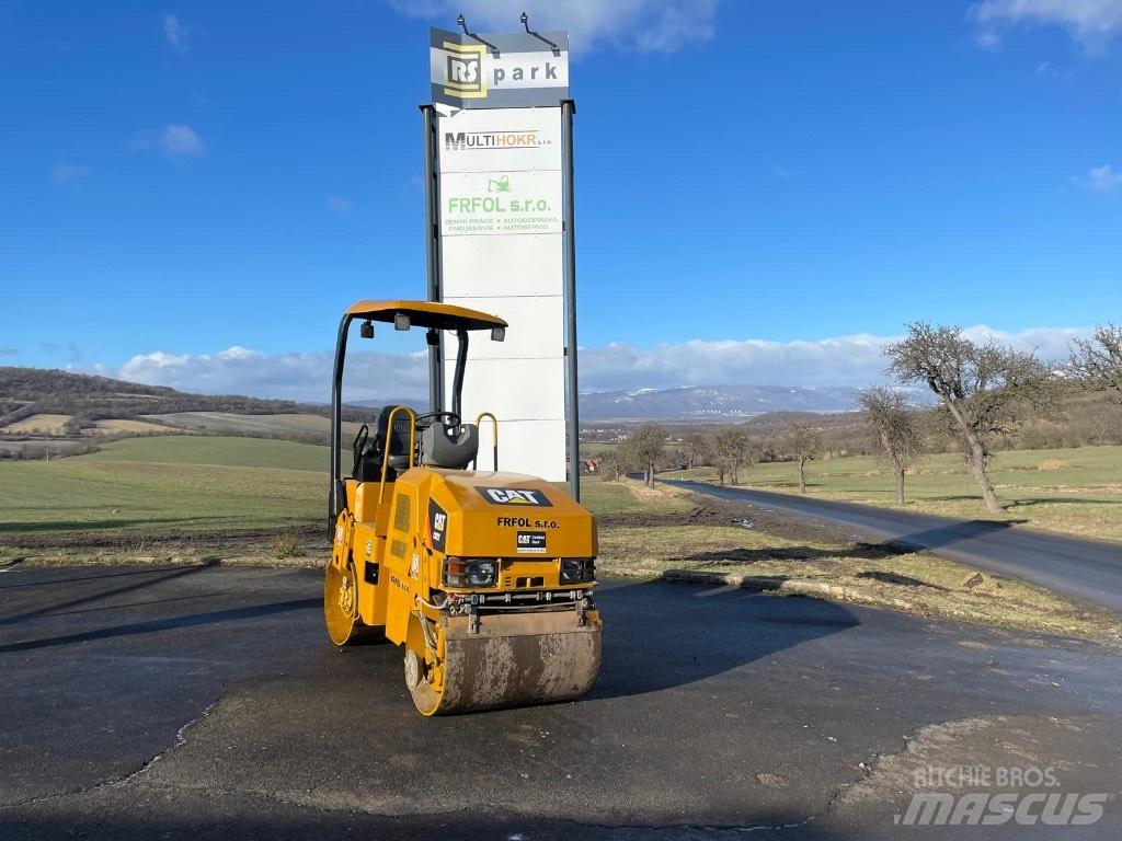 CAT CB 22 Chargeuse compacte