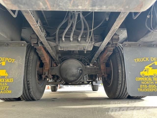 GMC Topkick C 7500 Camion plateau ridelle avec grue