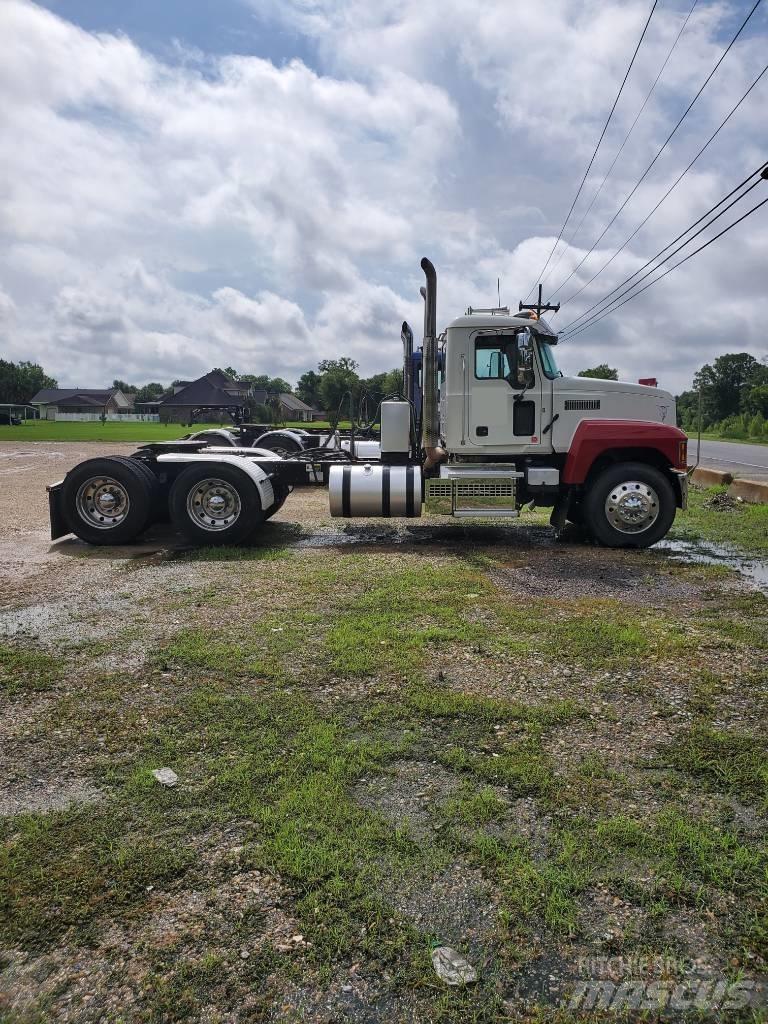 Mack P 164 T Châssis cabine