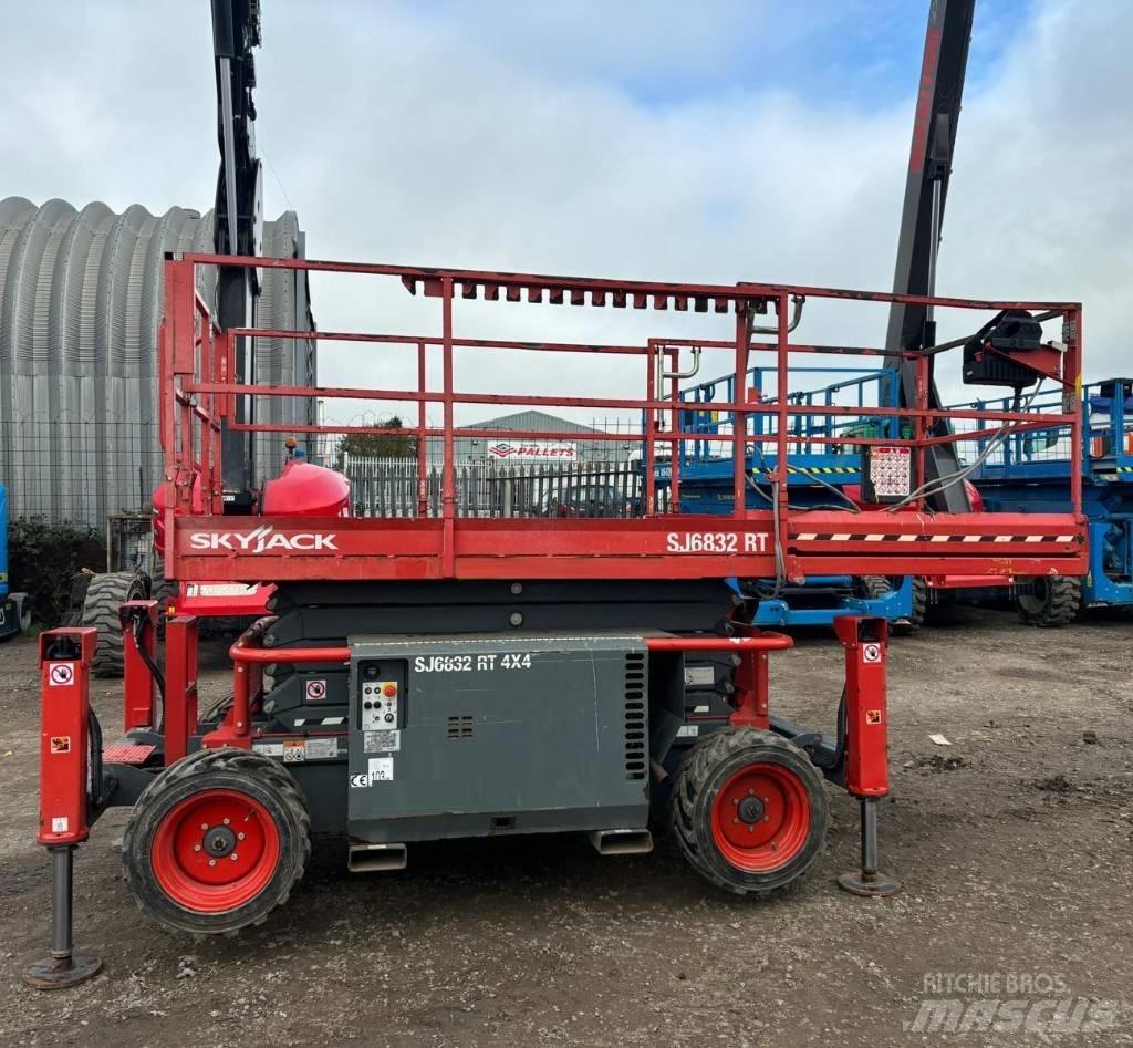 SkyJack SJ 6832 RT Nacelle ciseaux