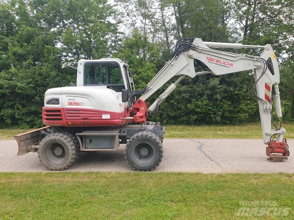 Takeuchi TB295W Pelle sur pneus