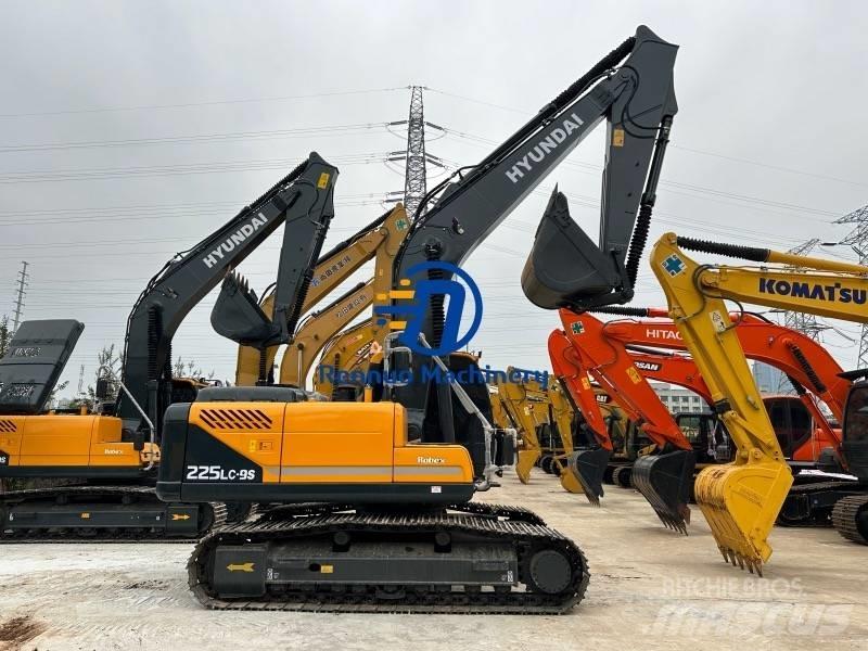 Hyundai 225LC-9S Pelle sur chenilles