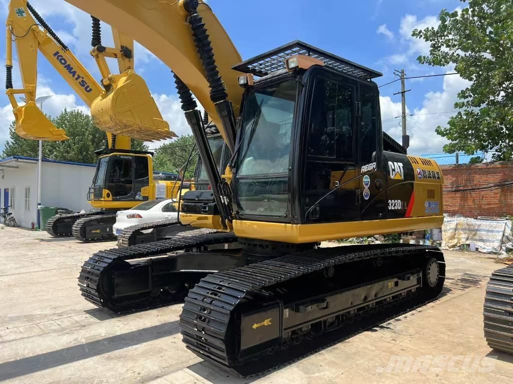CAT 323 D L Pelle sur chenilles