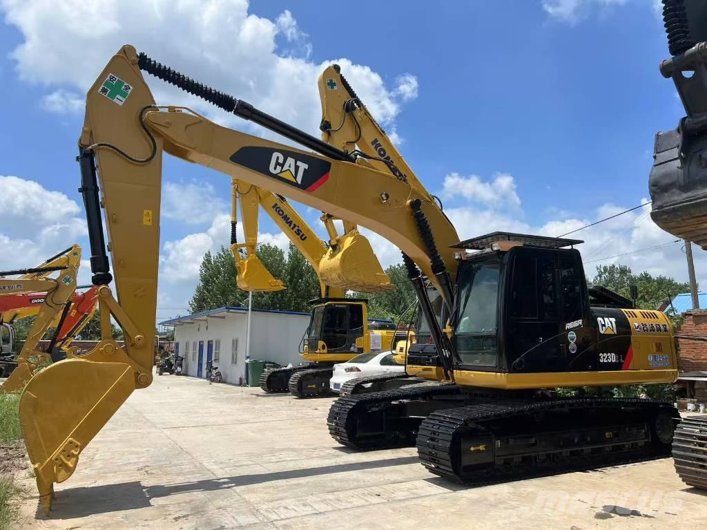 CAT 323 D L Pelle sur chenilles