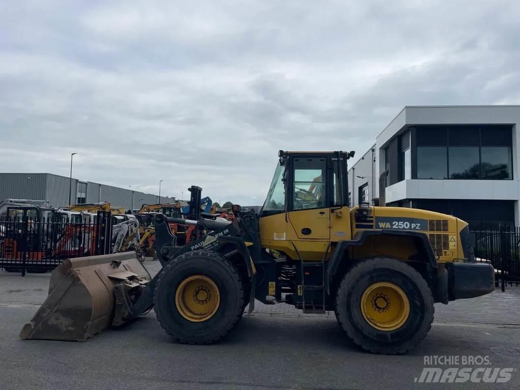 Komatsu WA250 Chargeuse sur pneus