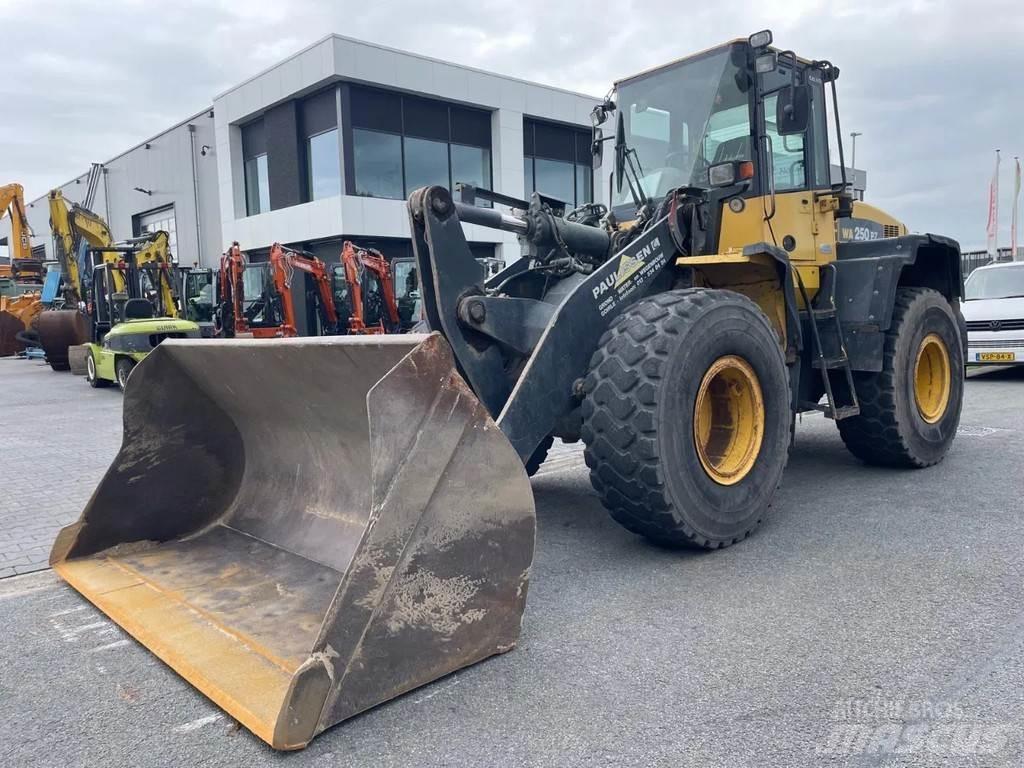 Komatsu WA250 Chargeuse sur pneus