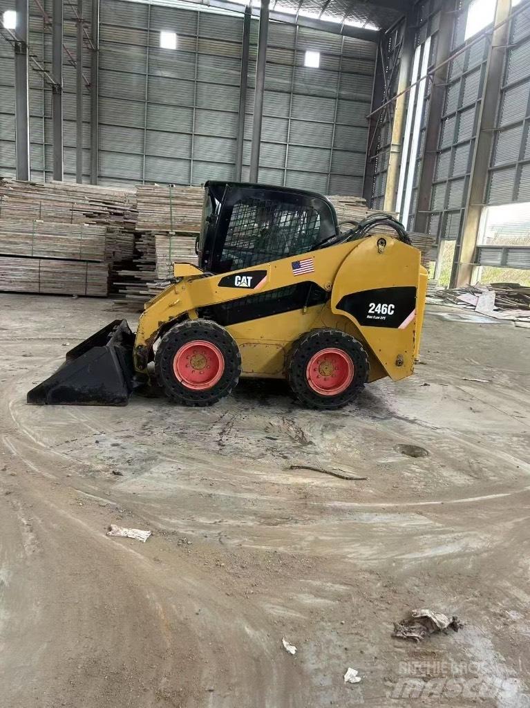 CAT 246 C Chargeuse compacte