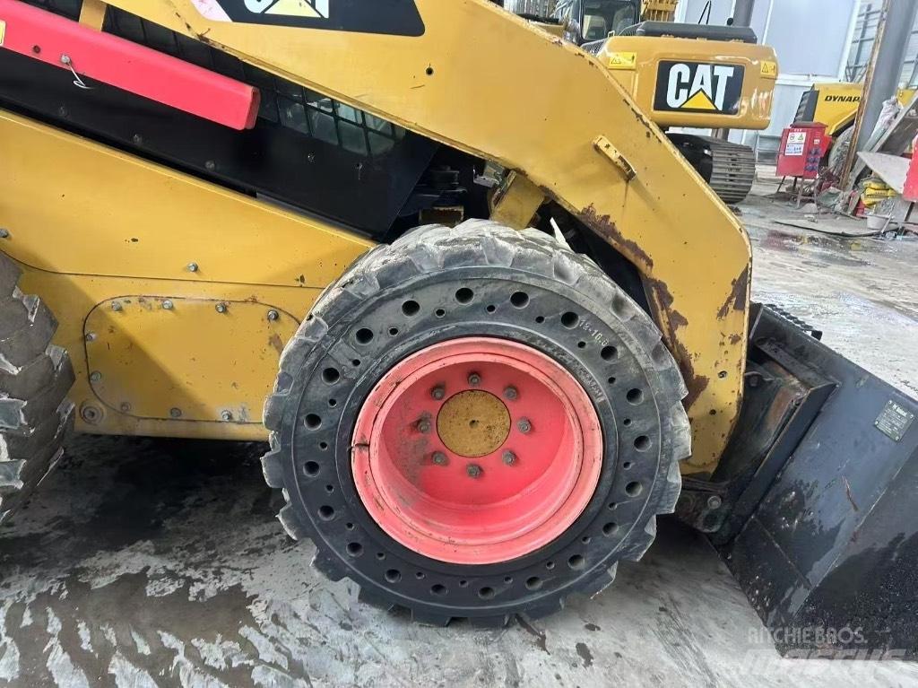 CAT 246 C Chargeuse compacte