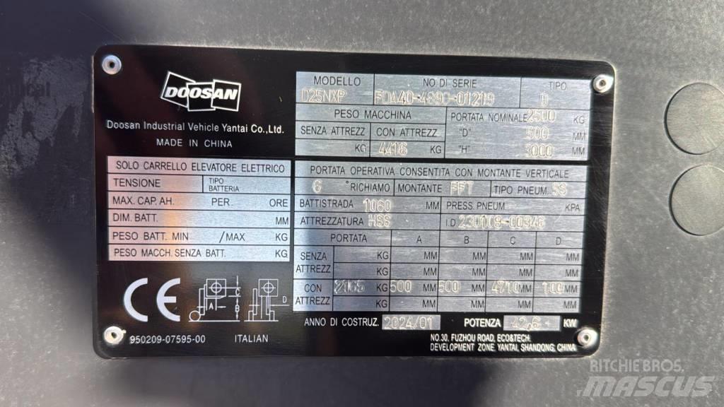 Bobcat D 25 NXP Chariots diesel