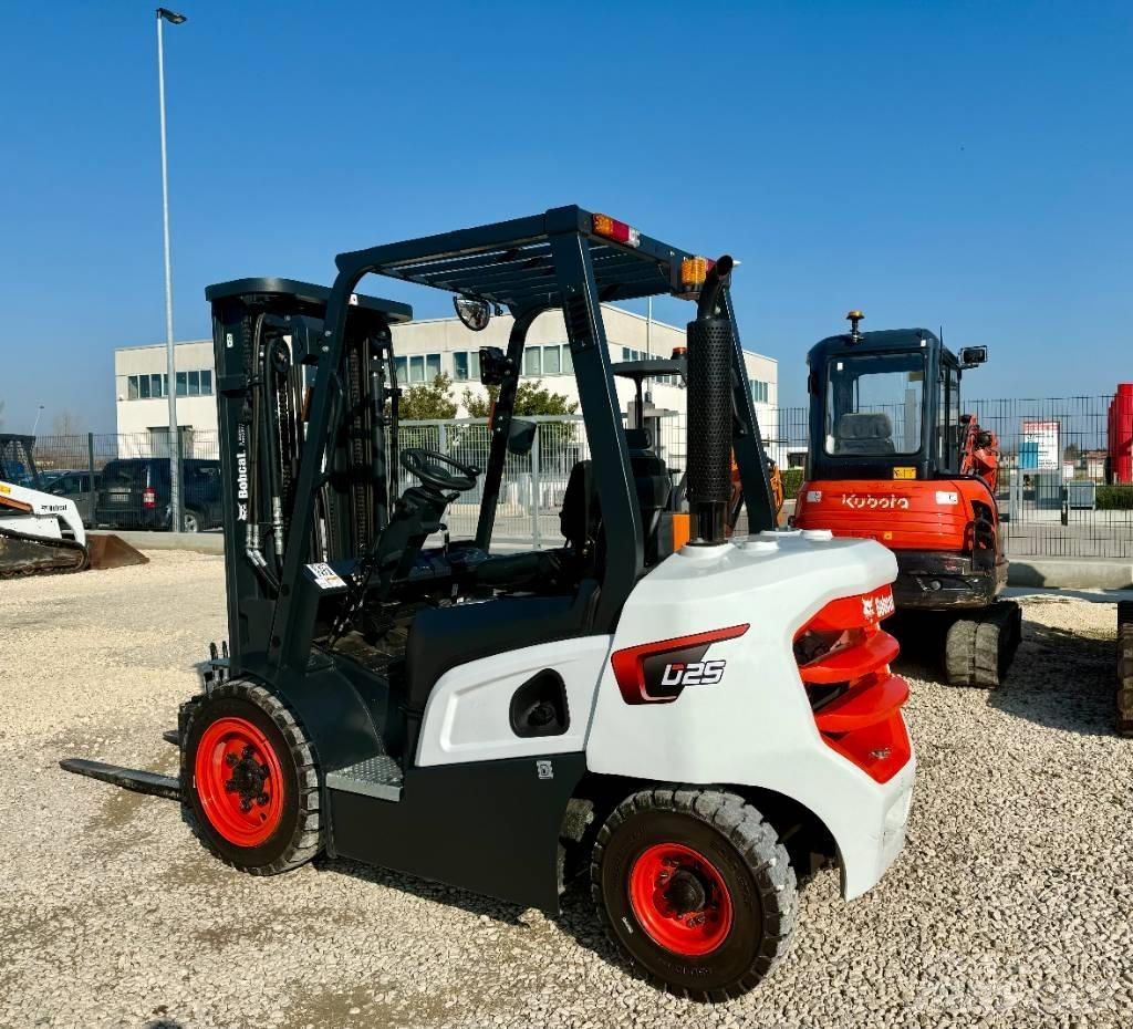 Bobcat D 25 NXP Chariots diesel