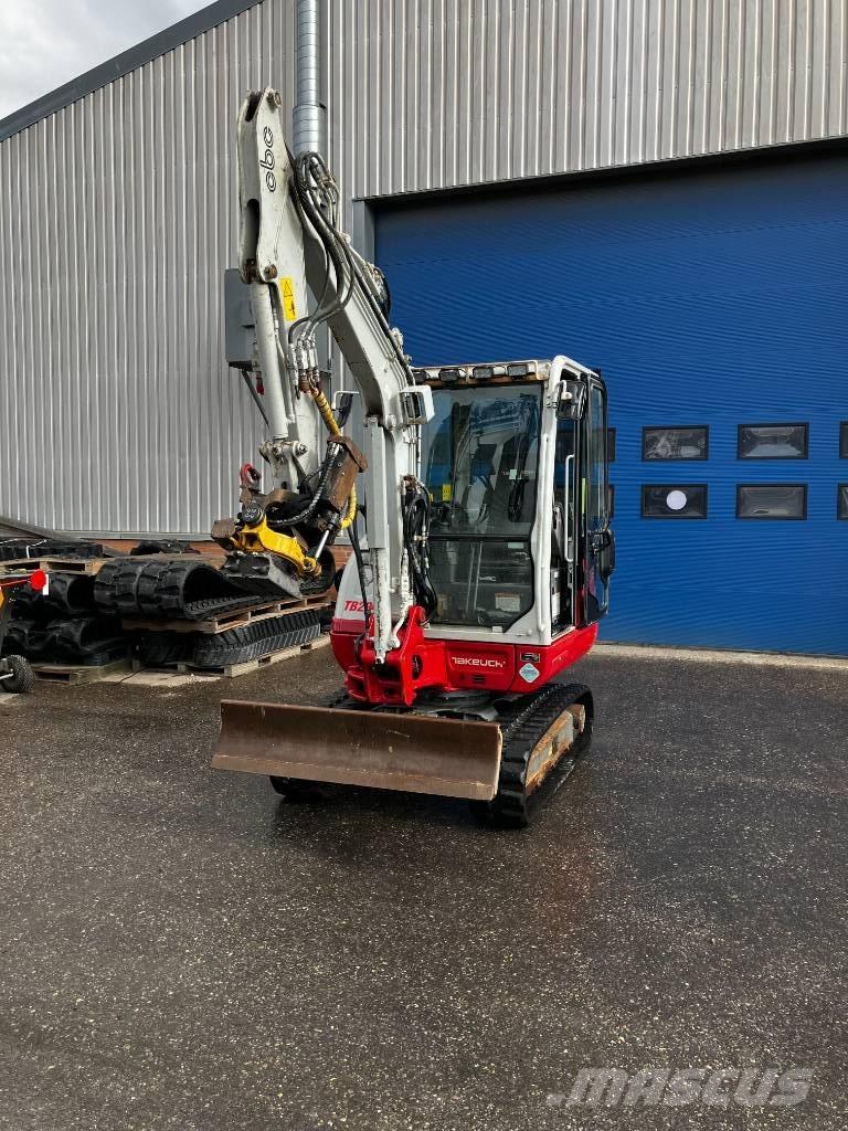 Takeuchi TB 230 Mini pelle < 7t
