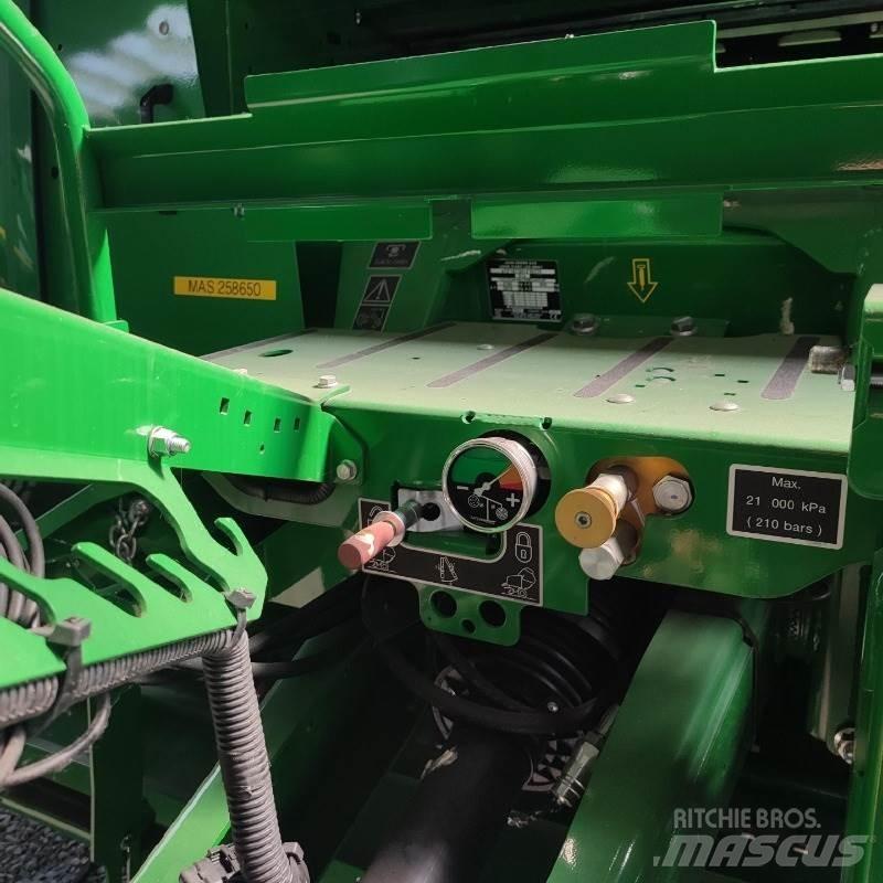 John Deere F441M Presse à balle ronde