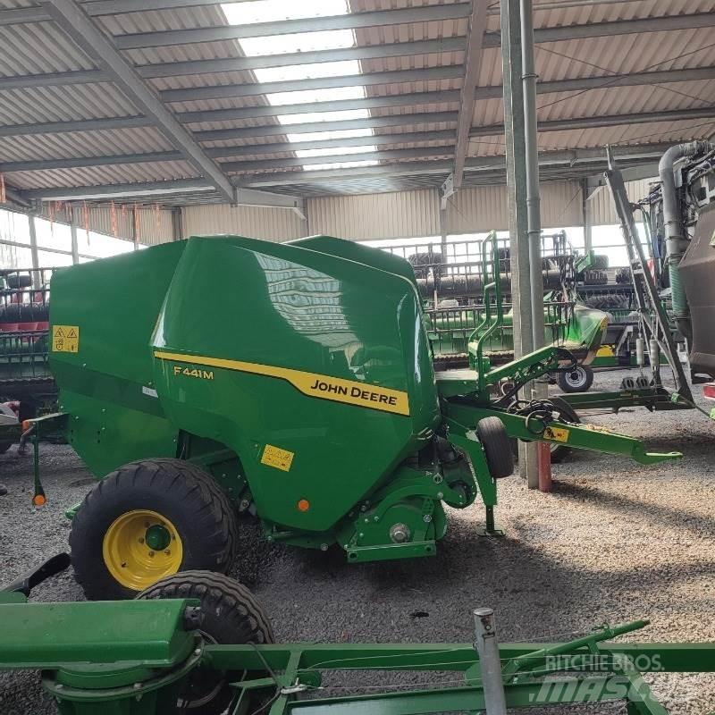 John Deere F441M Presse à balle ronde
