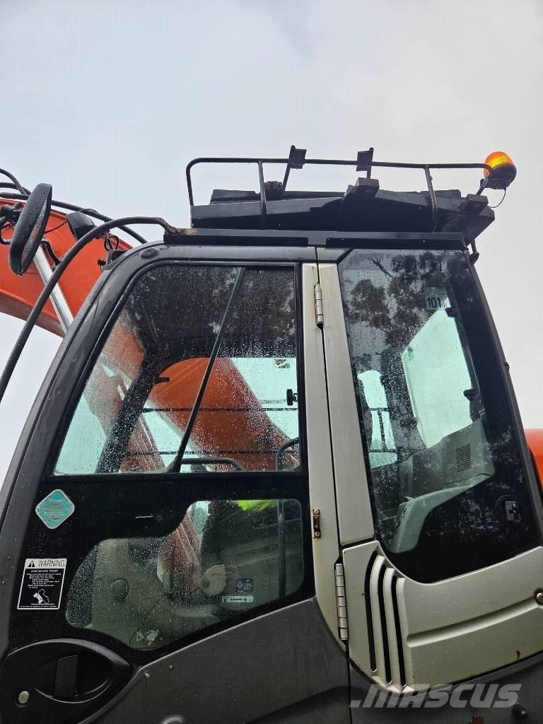 Hitachi ZX 210 LC-3 Pelle sur chenilles